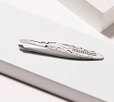 Tweezerman Mini Slant Patterned Tweezer 1 25671-tweezerman-mini-slant-patterned-tweezer-1.webp
