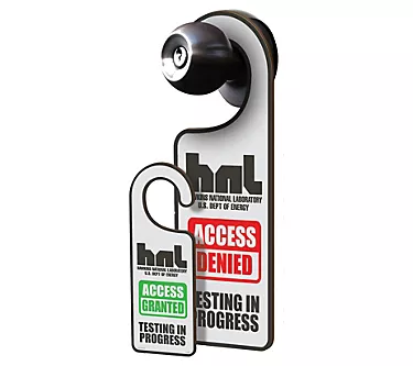 3461-fred-stranger-things-hnl-do-not-disturb-sign-1.webp