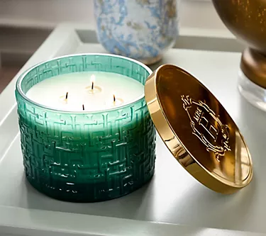 Mrs. H by Dee Hilfiger 18oz Snowy Aspen Pine Glass Candle
