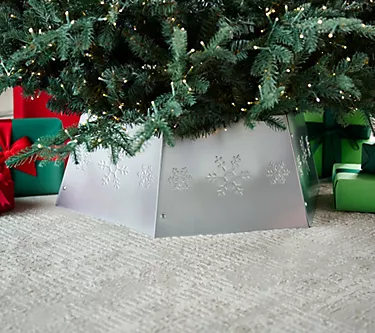 Bethlehem Lights Metal Snowflake Hexagon Tree Collar