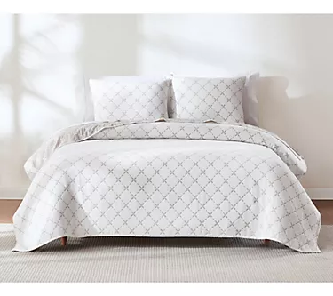 377004-lush-decor-diamond-leaf-jacquard-coverlet-set-full-queen-1.webp