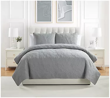 VCNY Home Ocean 3pc Solid Seashell Coastal Quilt. King